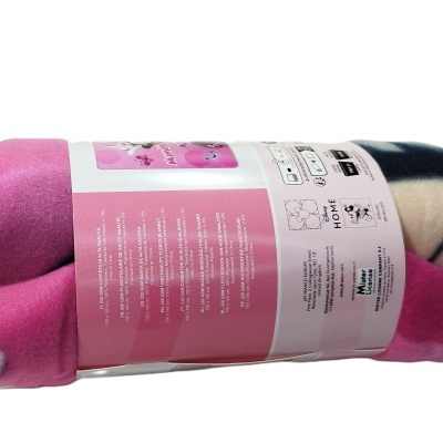 Cobertor polar rosa e preto embalado com etiqueta de papel