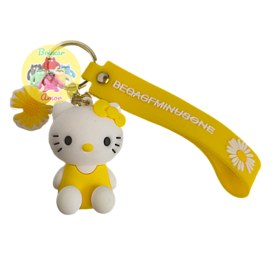 Chaveiro Hello Kitty amarelo e branco com tag e flor.