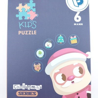 Caixa de puzzle infantil de natal com desenho de Papai Noel e ícones festivos