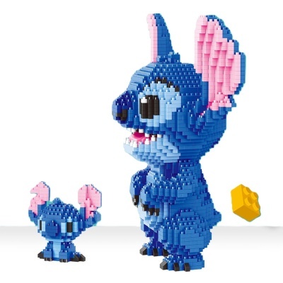 Duas figuras de blocos de construção azuis, uma maior e outra menor, com orelhas cor-de-rosa e olhos grandes