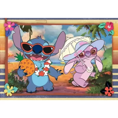 Tapete decorativo com Stitch e Angel em cenário tropical, ambos com acessórios de verão.