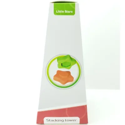 Embalagem branca com peças de torre em forma de estrela verde e laranja
