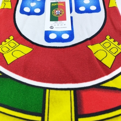 Toalha de praia com bandeira de Portugal e etiqueta central