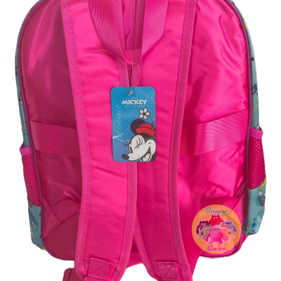 Mochila infantil rosa com personagens Disney e etiqueta azul da Minnie