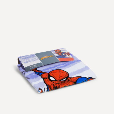 Poncho do Homem-Aranha com padrão azul e branco e embalagem de papel.