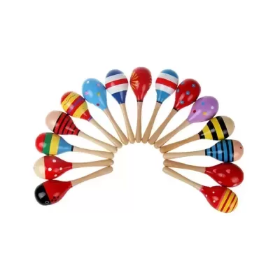 Conjunto colorido de maracas em madeira com padrões variados