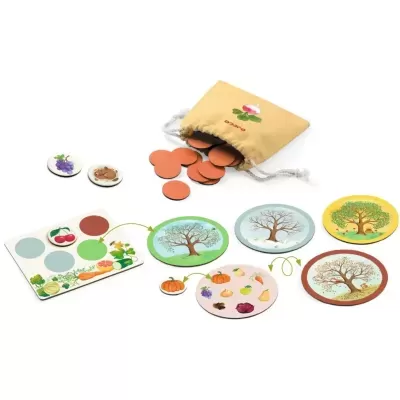 Jogo educativo de discos ilustrados com temas da natureza e saco de pano aberto