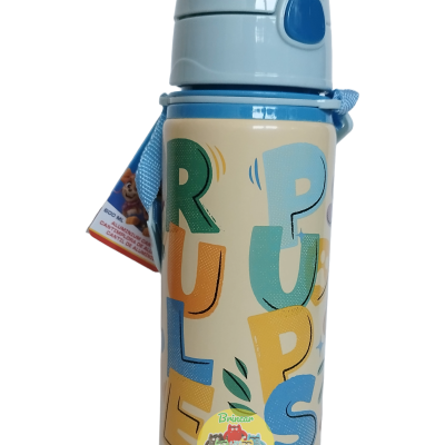 Garrafa térmica infantil bege com letras coloridas e tampa azul e branca