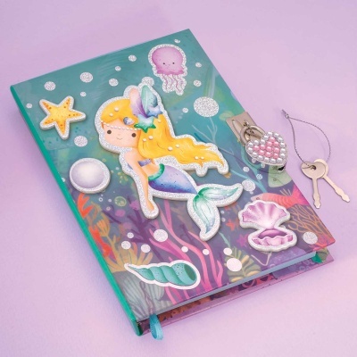 Caderno decorado com tema marinho e fechadura em forma de coração