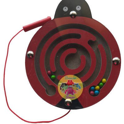 Labirinto de madeira pinguim preto e vermelho com bolas coloridas e vara magnética vermelha
