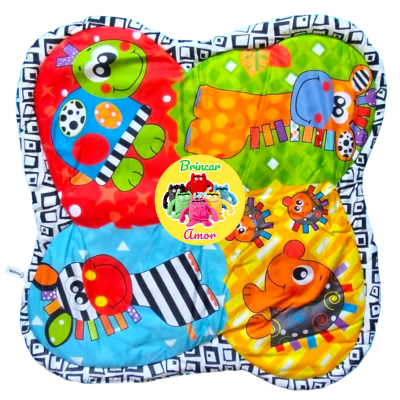 Almofadas infantis coloridas com desenhos de animais e selo Brincar Amor