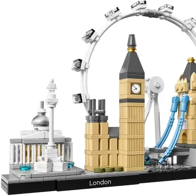 Maquete de Londres em peças de construção tipo LEGO com Big Ben e roda-gigante.