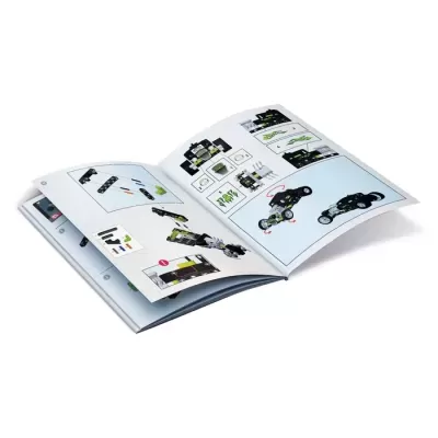 Manual aberto com instruções ilustradas para montagem de veículo robótico