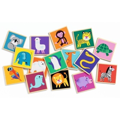 Peças de madeira coloridas com ilustrações de vários animais