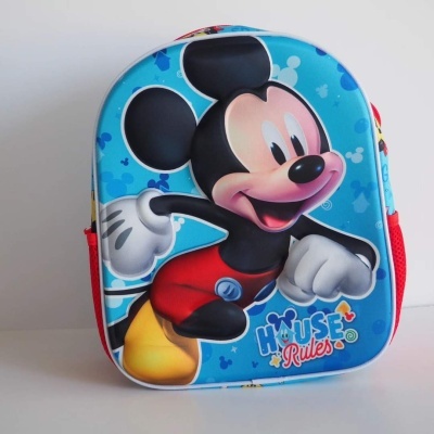 Mochila infantil azul com estampa do Mickey Mouse e texto HOUSE Rules
