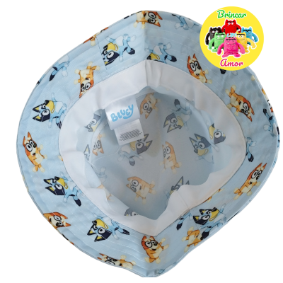 Chapéu infantil azul claro com desenhos animados de cães, vista interior