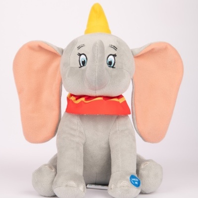 Peluche do Dumbo elefante cinzento com orelhas cor-de-rosa e chapéu amarelo