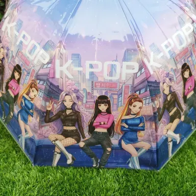 Guarda-chuva ilustrado com personagens femininas de estilo K-POP e texto K-POP