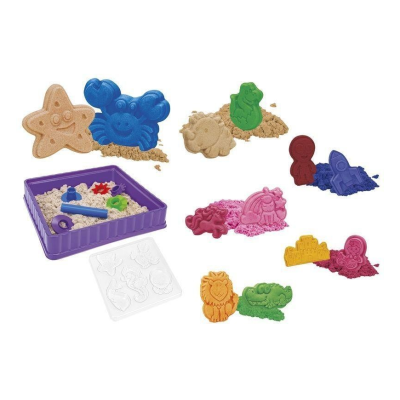 Conjunto de moldes de areia coloridos com figuras de animais e personagens sobre superfície branca