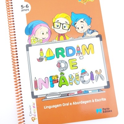 Livro educativo Jardim de Infância para crianças com capa laranja e ilustrações coloridas.