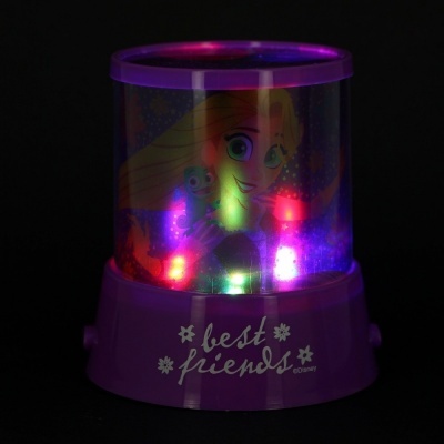 Iluminador roxo com luzes coloridas e personagens animados visíveis