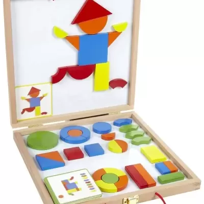 Jogo de peças geométricas coloridas em caixa de madeira clara aberta