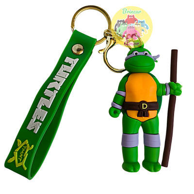 Porta-chaves com figura de Tartaruga Ninja Donatello e fita verde com texto