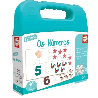 Jogo educativo sobre números com estojo azul e peças de encaixar coloridas.