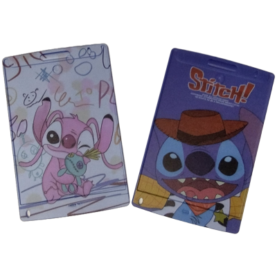 Dois porta-cartões plásticos com estampas do personagem Stitch, um branco e outro roxo com texto