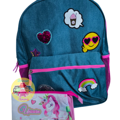 Mochila azul com aplicações coloridas e estojo de unicórnio branco