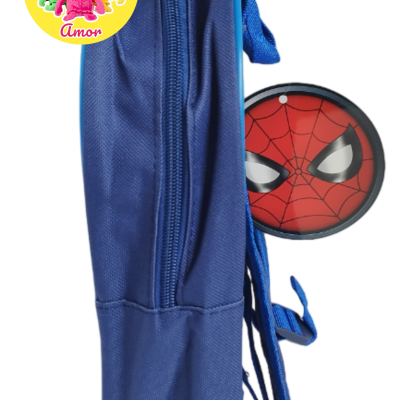 Mochila azul com logotipo Spider-Man e selo Brincar e Amor