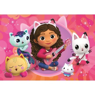 Menina animada com gatos em fundo rosa