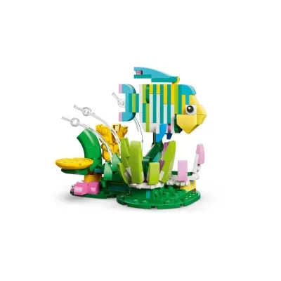 Peixe colorido de blocos de construção com decoração de plantas e bolhas em base verde.