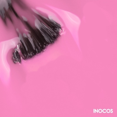 Pincel com verniz rosa e marca INOCOS