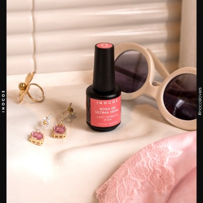 Verniz gel INOCOS Rosa de Última Hora com acessórios e óculos