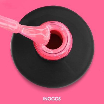 Frasco aberto de verniz para unhas rosa com pincel e base preta