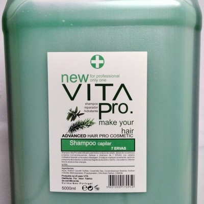 Recipiente verde grande de shampoo capilar New Vita Pro 5000 ml com rótulo branco e texto em português