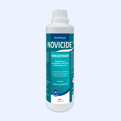 Frasco de desinfetante NOVICIDE concentrado com etiqueta azul e verde em fundo branco