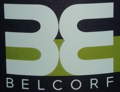 Etiqueta preta e verde com letras brancas 'BE' estilizado e texto 'BELCORF'