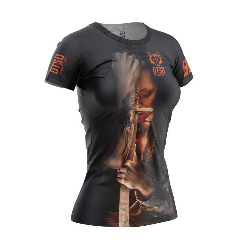 WOMEN'S SHORT SLEEVE SHIRT WARRIOR T-shirt preta feminina com imagens de mulher e logos OTSO em laranja