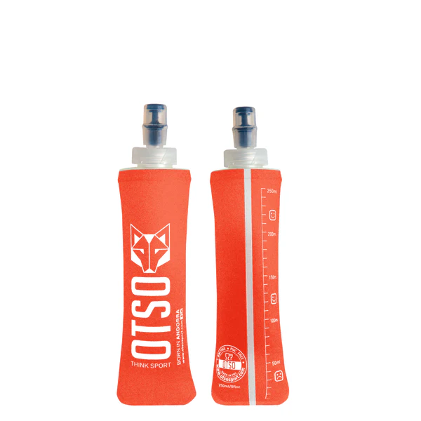 Soft Flask 250ml Orange Garrafas flexíveis desportivas vermelhas com capa de tecido e inscrição OTSO