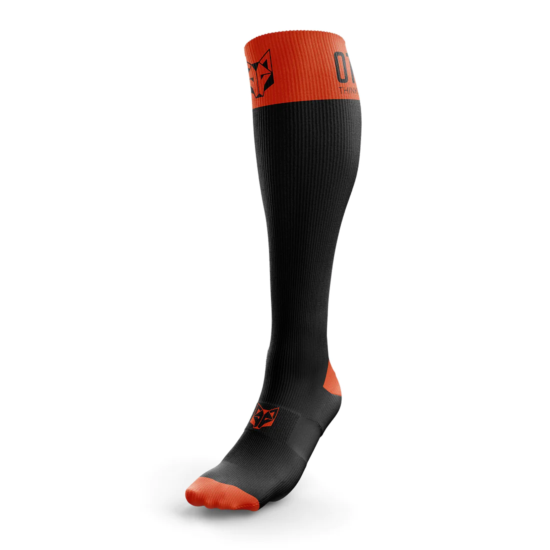 MULTISPORT RECOVERY SOCKS BLACK & FLUO ORANGE Meia desportiva preta e laranja de cano alto com logótipo e número 00