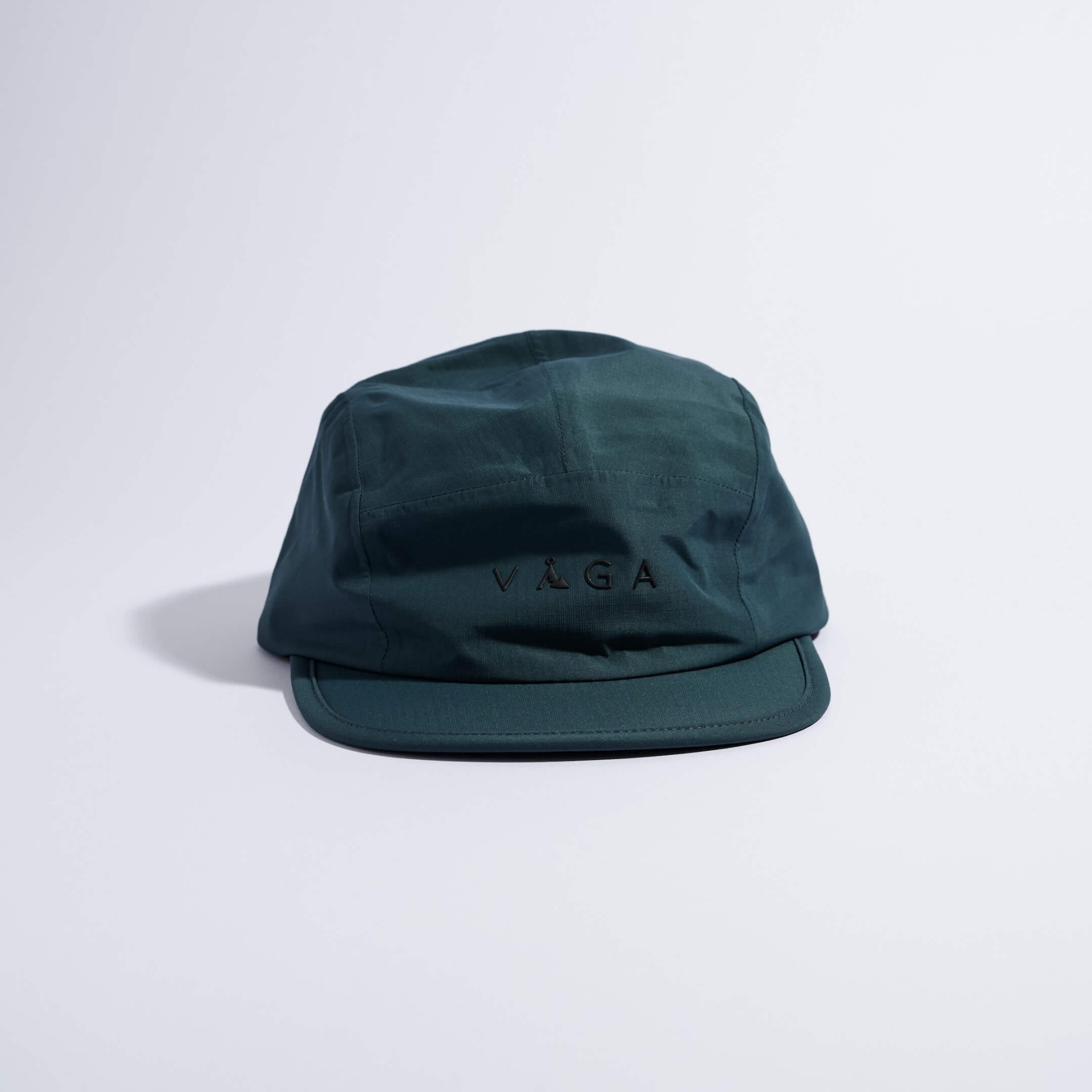 VÅGA FELL CAP 2.0 - DARK TEAL Boné verde escuro com bordado VÂGA