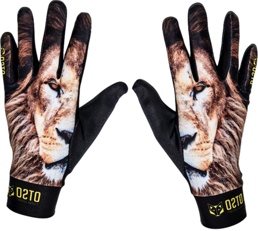 ENDURANCE GLOVES LION luvas pretas com estampa de leão e texto OTSO no punho