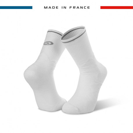 TEAM ELITE SOCKS BLACK / WHITE / NAVY BLUE Par de meias brancas com logótipo cinzento e texto MADE IN FRANCE
