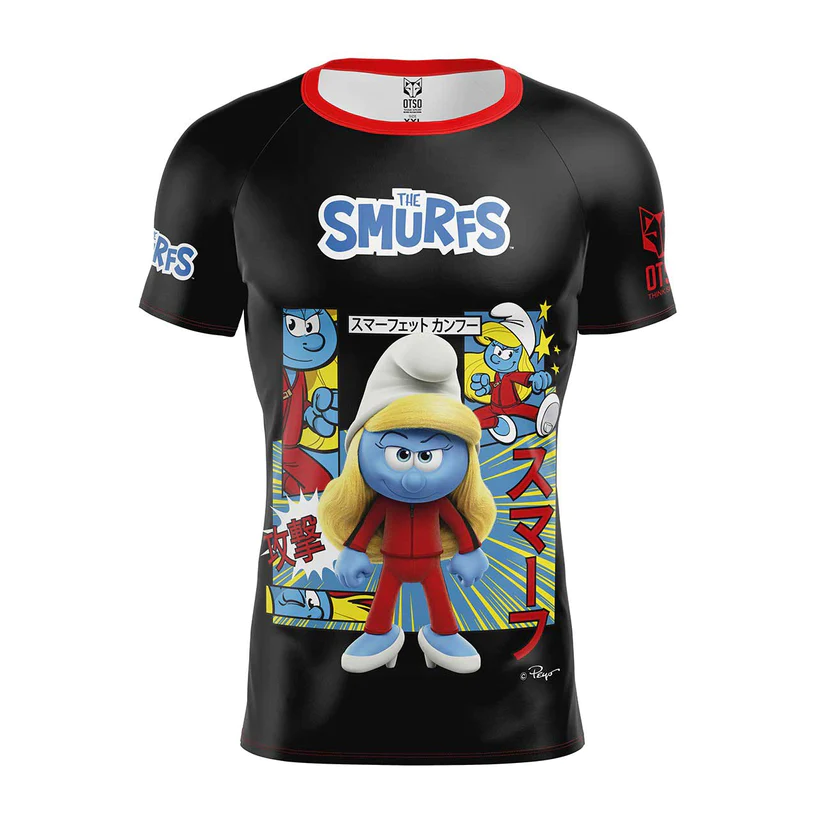 MEN'S SHORT SLEEVE SHIRT SMURF MANGA BLACK T-shirt preta dos Smurfs com estampa colorida da personagem Smurfette e texto em inglês e japonês