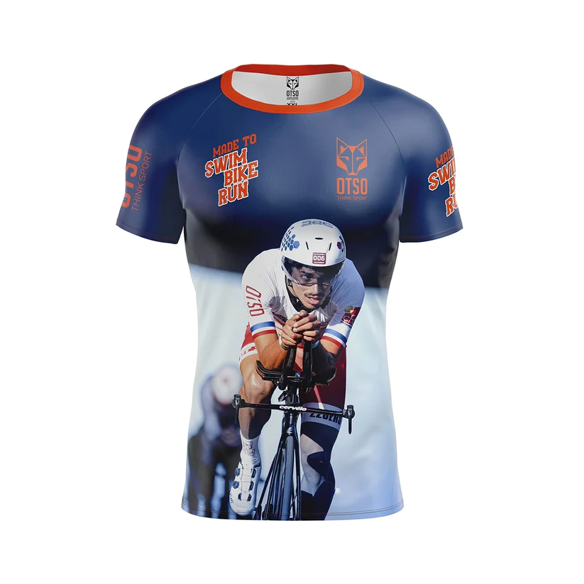 MEN'S SHORT SLEEVE SHIRT SWIM BIKE RUN T-shirt desportiva com estampa de ciclista, texto e logotipo OTSO, cores azul, branco e laranja