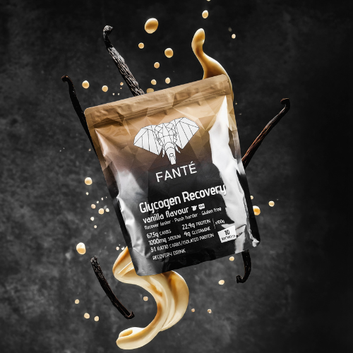 FANTÉ GLYCOGEN RECOVERY DRINK BAUNILHA 1kg Pacote de suplemento Fanté Glycogen Recovery sabor baunilha com elementos de baunilha e líquido creme em fundo preto