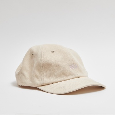 Boné bege de tecido com bordado AATCH no centro