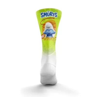 Meia branca e verde com desenho dos Smurfs e texto THE SMURFS SO WHAT?